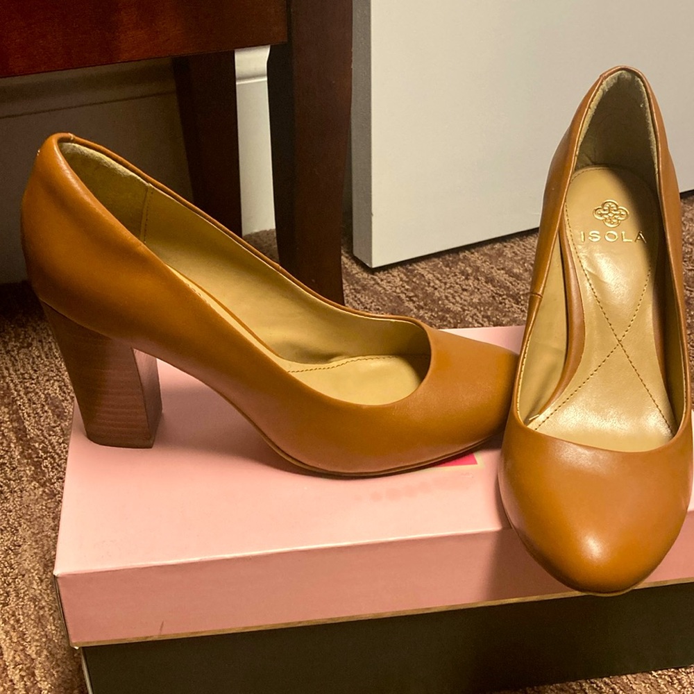 ISOLA Leather Almond Toe Pumps Size 7